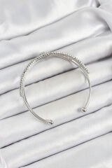 Pirinç Gümüş Renk Zirkon Taşlı Kalp Detaylı Kadın Bileklik