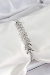 Pirinç Gümüş Renk Zirkon Taşlı Balık Sırtı Kadın Bileklik