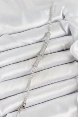 Pirinç Gümüş Renk Zirkon Taşlı Kemik Model Kadın Bileklik