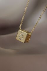 Küp Model Gold Renk Zirkon Taşlı Ö Harfli Kolye