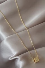 Küp Model Gold Renk Zirkon Taşlı Ö Harfli Kolye