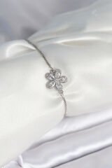 Çiçek Model Asansörlü Gümüş Renk Kadın Bileklik