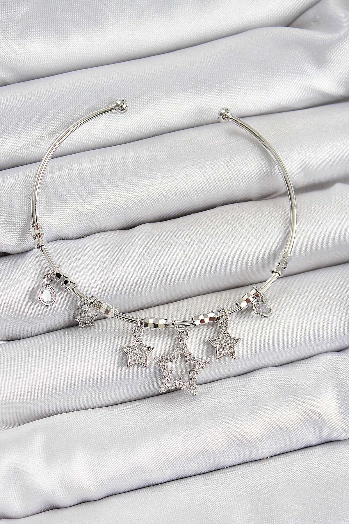 Pirinç Zirkon Taşlı Yıldız Model Gümüş Renk Charm Bileklik