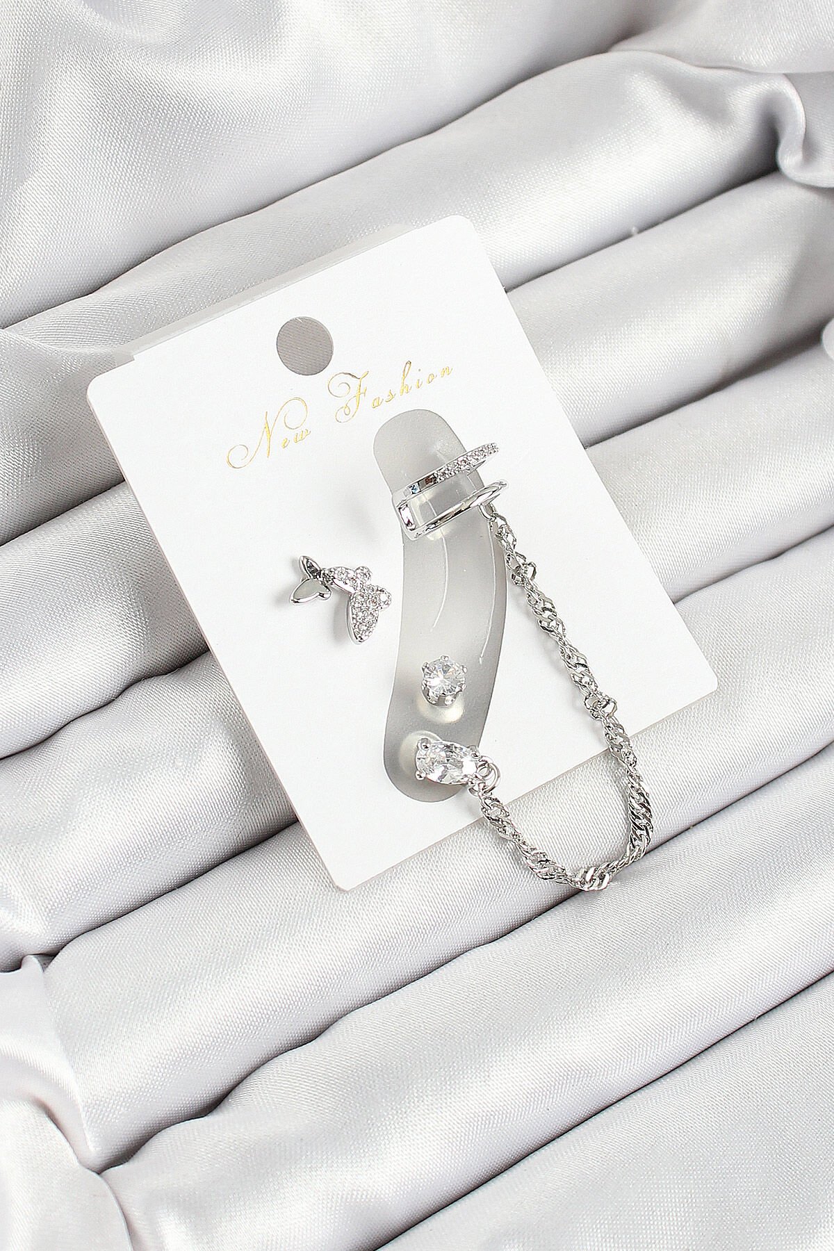 Pirinç Kelebek Figürlü Zirkon Taşlı Gümüş Renk 3'lü Kıkırdak Kadın Küpe Set