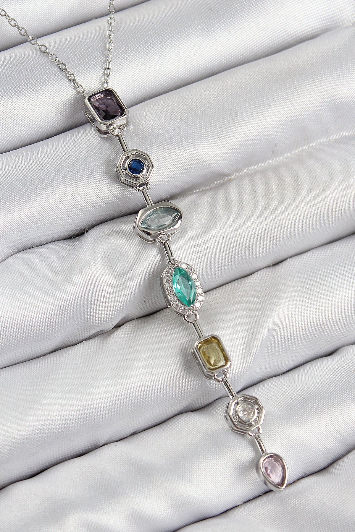 Pirinç Renkli Zirkon Taşlı Model Gümüş Renk 7 Element Kadın Y Kolye