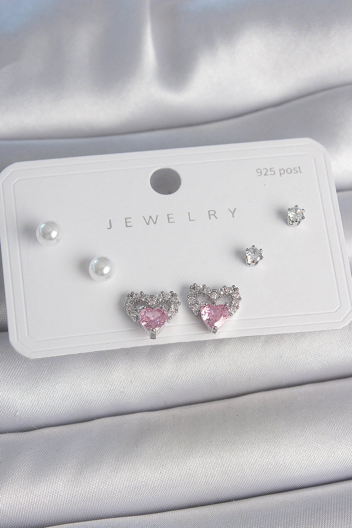 Pirinç Gümüş Renk Pembe Zirkon Taşlı Kalp Model İnci Detay 925 Ayar Gümüş Çivi Kadın Küpe Seti