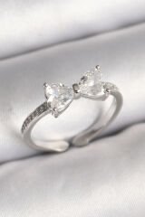 Pirinç Gümüş Renk Zirkon Taşlı Kalp Fiyonk Model Kadın Yüzük